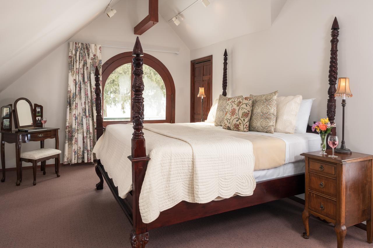 King Room Lake View